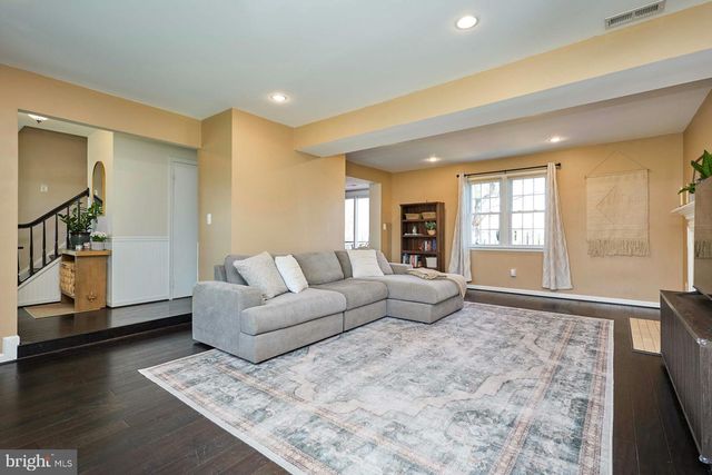 12827 FANTASIA DR, Herndon, VA 20170