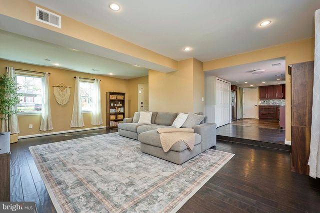 12827 FANTASIA DR, Herndon, VA 20170