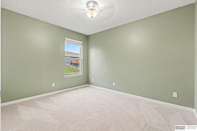 7714 N 107th Avenue, Omaha, NE 68122