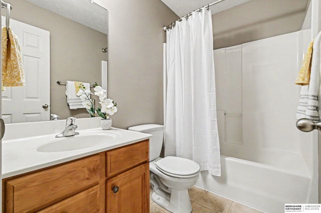 7714 N 107th Avenue, Omaha, NE 68122