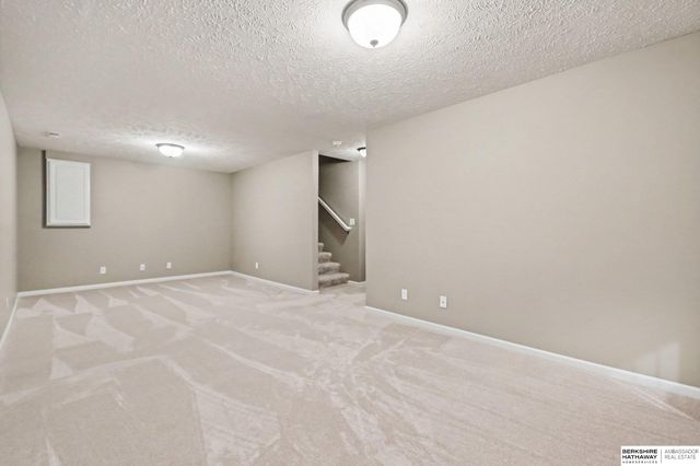 7714 N 107th Avenue, Omaha, NE 68122