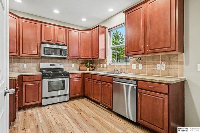 7714 N 107th Avenue, Omaha, NE 68122