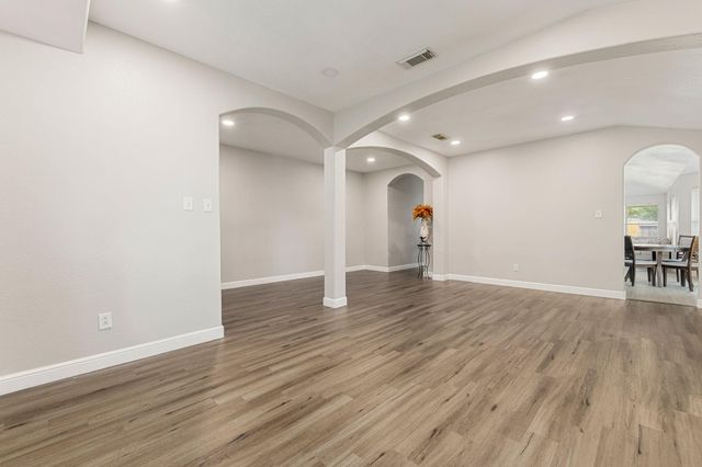 9431 Water Edge Point Lane, Humble, TX 77396