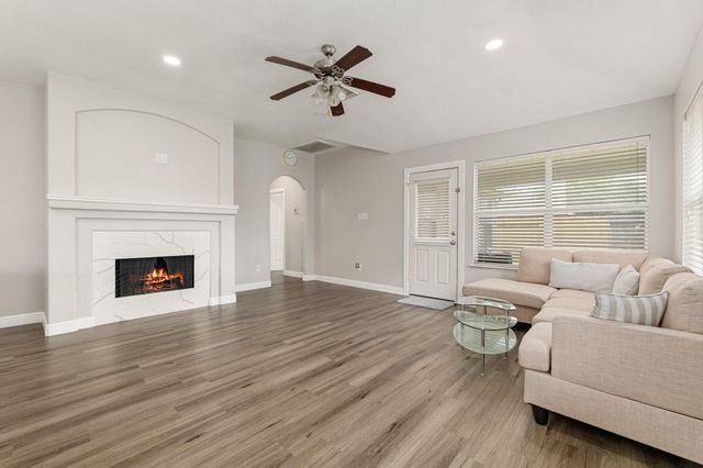 9431 Water Edge Point Lane, Humble, TX 77396