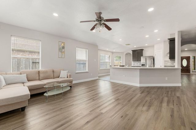 9431 Water Edge Point Lane, Humble, TX 77396