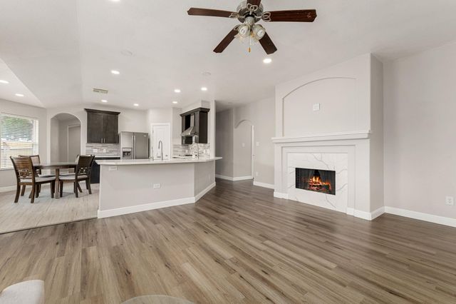 9431 Water Edge Point Lane, Humble, TX 77396