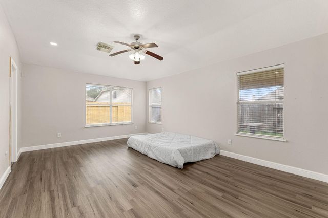 9431 Water Edge Point Lane, Humble, TX 77396