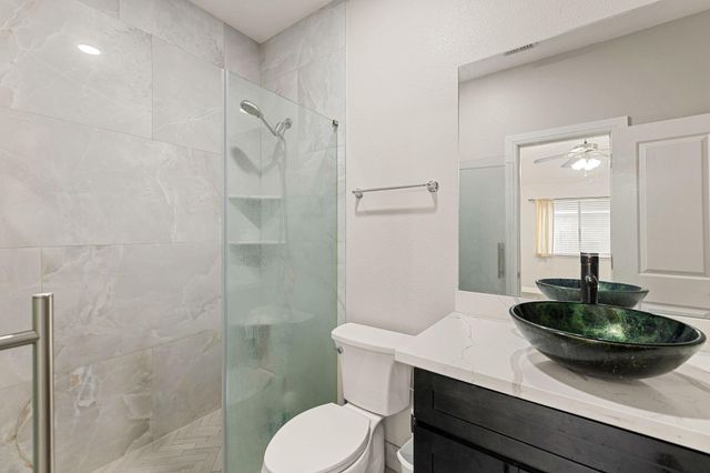 9431 Water Edge Point Lane, Humble, TX 77396