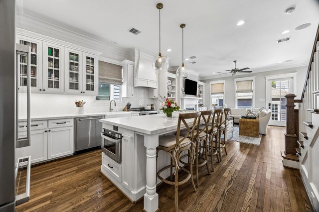 718 Ashland Street, Houston, TX 77007