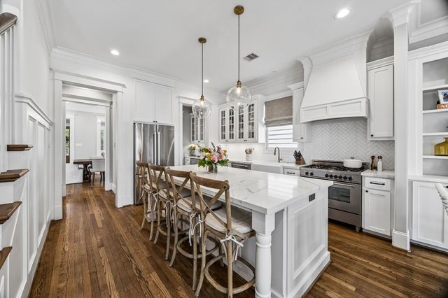 718 Ashland Street, Houston, TX 77007