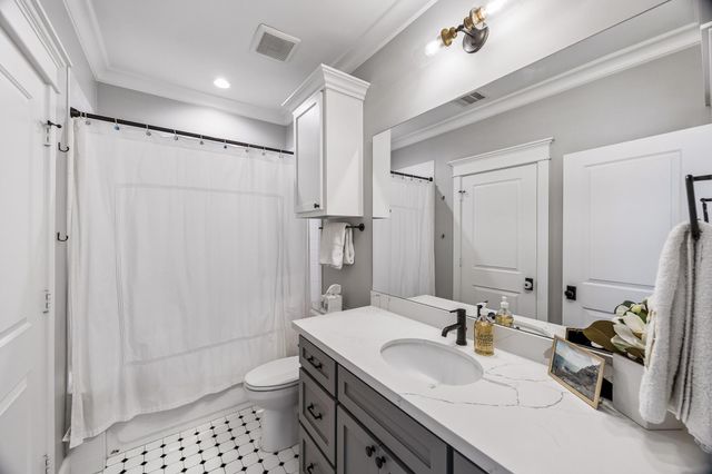 718 Ashland Street, Houston, TX 77007