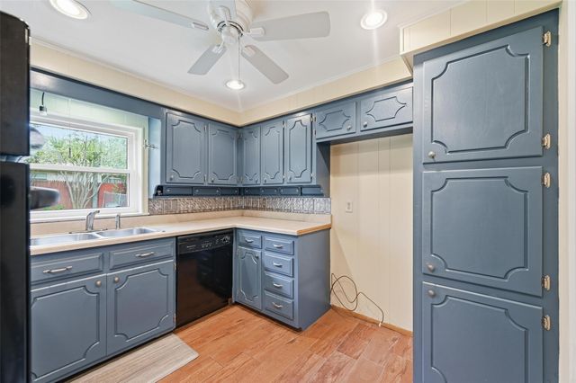 2105 Rockmoor Drive, Edgecliff Village, TX 76134