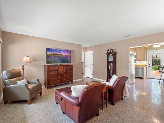 27 COLUMBINE TRAIL, Debary, FL 32713