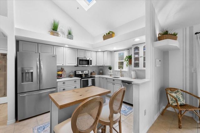 6093 AVENUE OF THE PALMS, Weeki Wachee, FL 34607