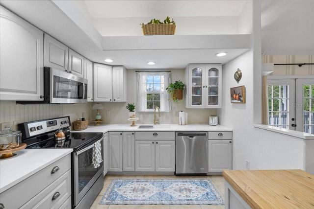 6093 AVENUE OF THE PALMS, Weeki Wachee, FL 34607