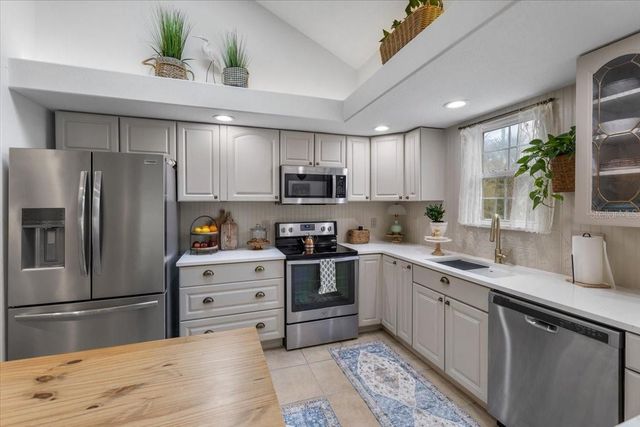 6093 AVENUE OF THE PALMS, Weeki Wachee, FL 34607