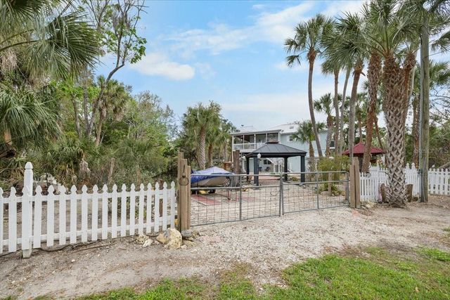 6093 AVENUE OF THE PALMS, Weeki Wachee, FL 34607
