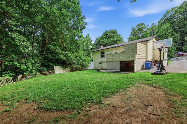 69 Carriage Hill Road, Brattleboro, VT 05301