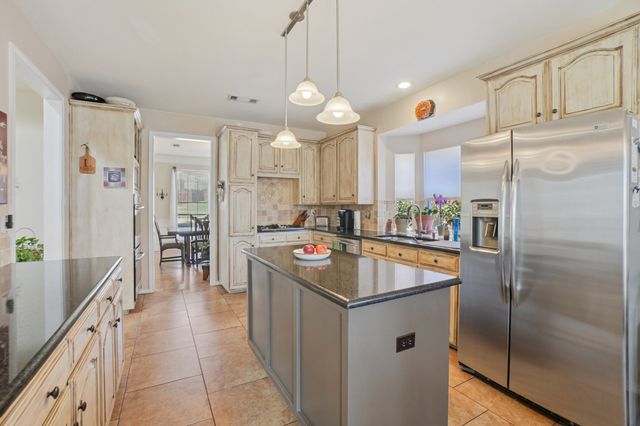 1825 Sandalwood Lane, Grapevine, TX 76051