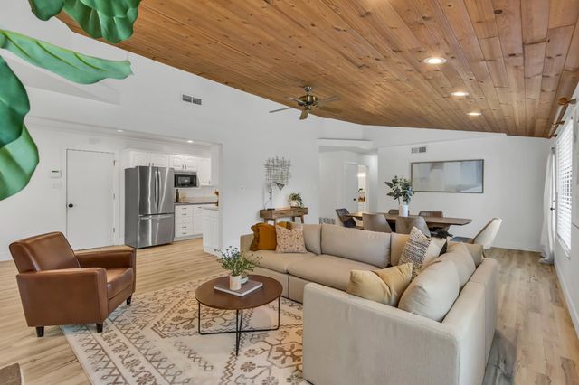 5019 Bowman Oaks, Carmichael, CA 95608
