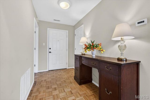 11087 Gravois Road 303, St Louis, MO 63126