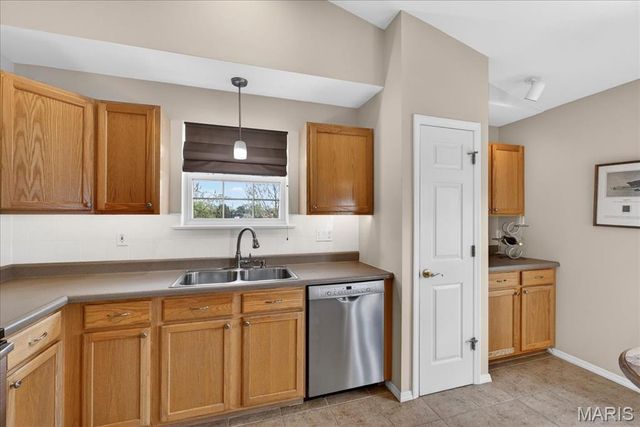 11087 Gravois Road 303, St Louis, MO 63126