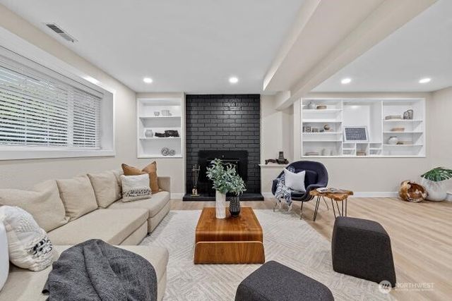 5527 153rd Street SW, Edmonds, WA 98026