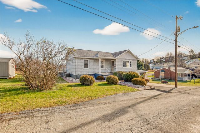 205 N Quarry St, Mt Pleasant Boro, PA 15666