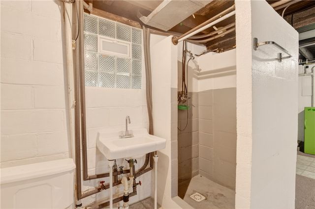 205 N Quarry St, Mt Pleasant Boro, PA 15666