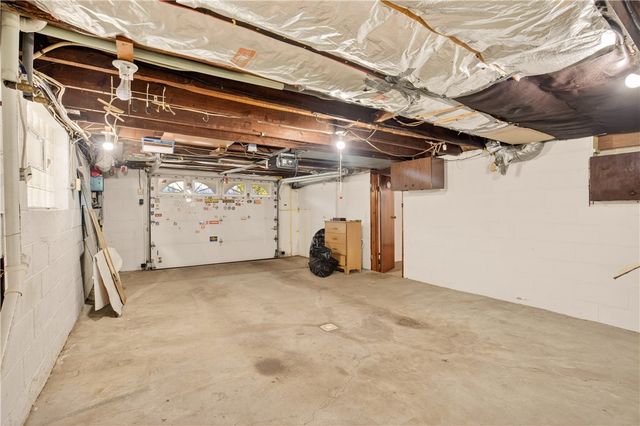 205 N Quarry St, Mt Pleasant Boro, PA 15666