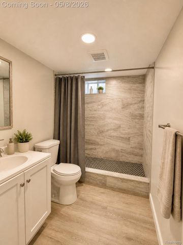 37542 Andrew Drive, Sterling Heights, MI 48312