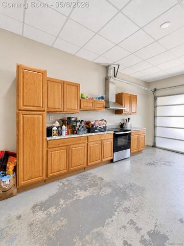 37542 Andrew Drive, Sterling Heights, MI 48312