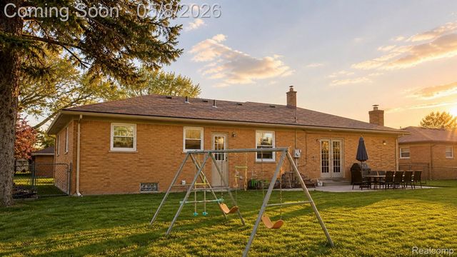 37542 Andrew Drive, Sterling Heights, MI 48312
