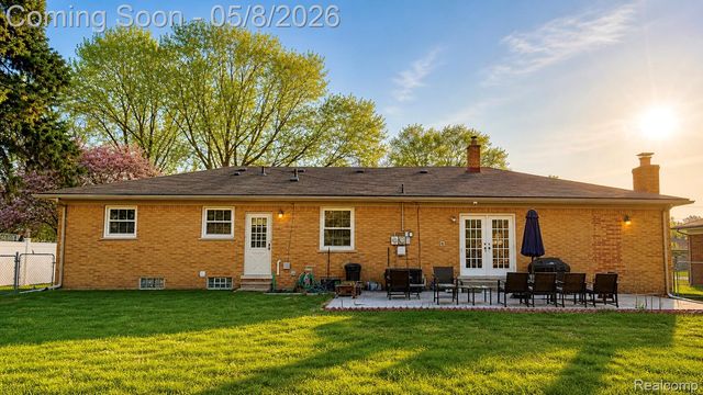 37542 Andrew Drive, Sterling Heights, MI 48312