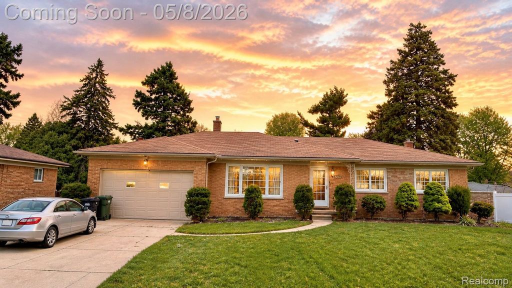 37542 Andrew Drive, Sterling Heights, MI 48312