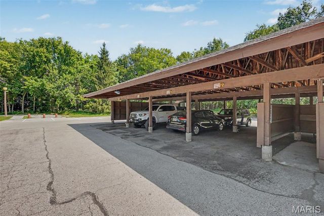 1410 Heritage Landing 305, St Charles, MO 63301