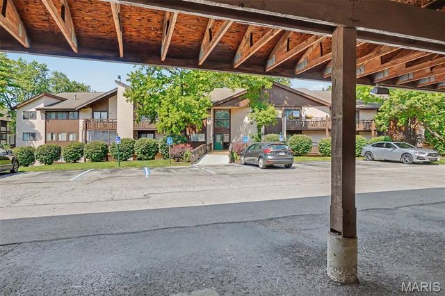 1410 Heritage Landing 305, St Charles, MO 63301