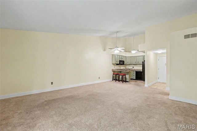 1410 Heritage Landing 305, St Charles, MO 63301