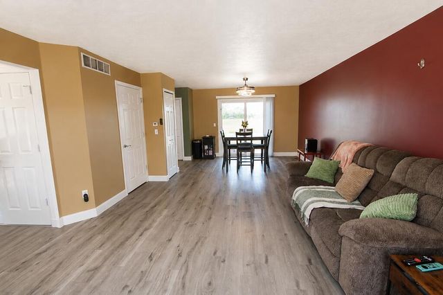 204 Walnut Crossing Drive, Walkerton, IN 46574