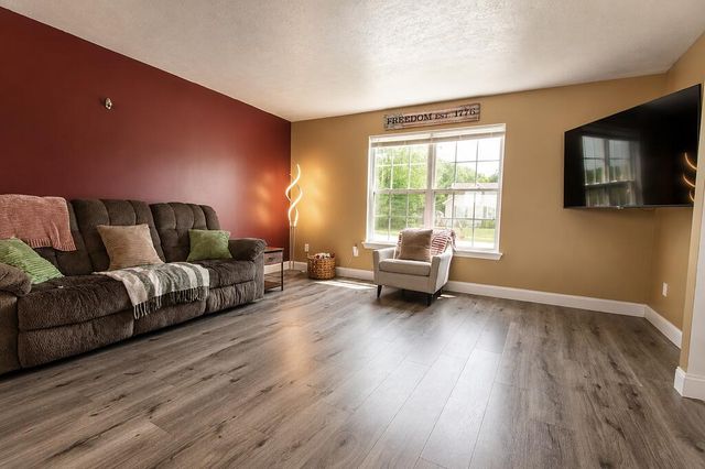 204 Walnut Crossing Drive, Walkerton, IN 46574