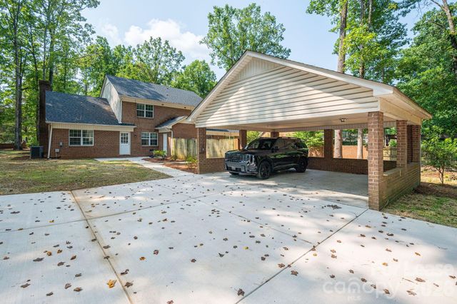 100 Cabell Way, Charlotte, NC 28211