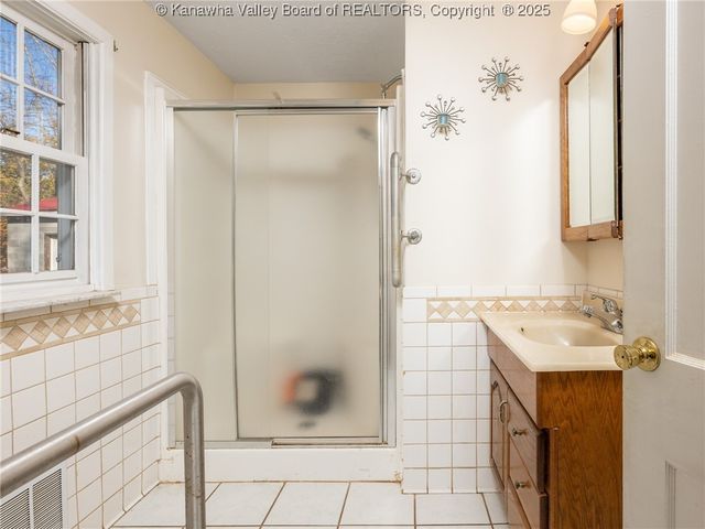 6444 Starlight Drive, Charleston, WV 25312