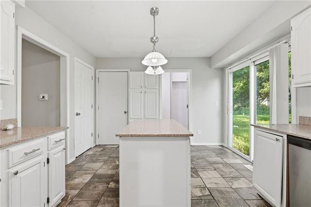 201 N Poplar Drive, Gardner, KS 66030