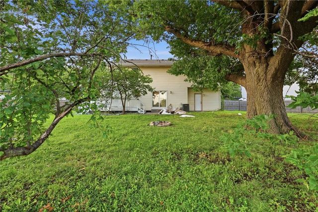 201 N Poplar Drive, Gardner, KS 66030
