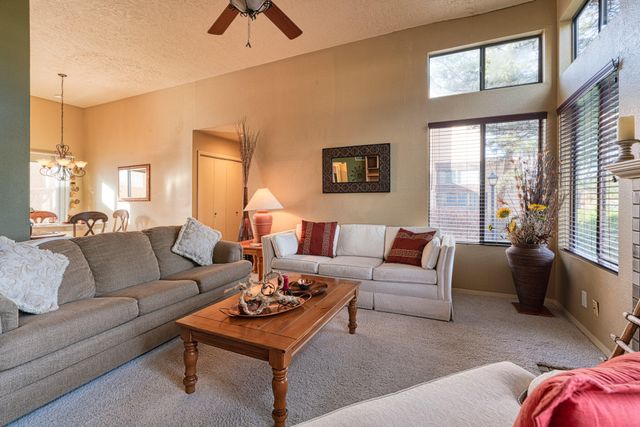 10277 Las Casitas Court NE, Albuquerque, NM 87111