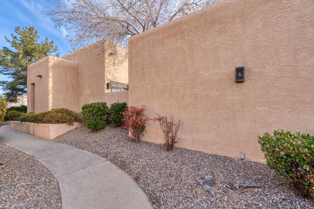10277 Las Casitas Court NE, Albuquerque, NM 87111