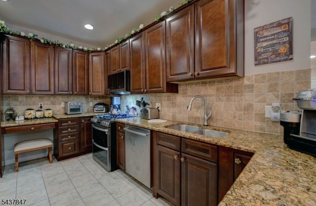 1113 Warrens Way, Wanaque Boro, NJ 07465