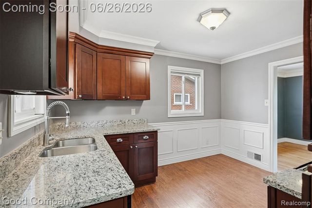 29710 Shackett Avenue, Madison Heights, MI 48071