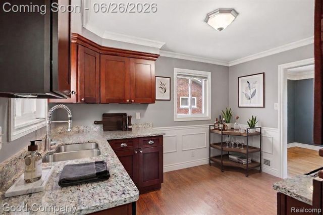 29710 Shackett Avenue, Madison Heights, MI 48071