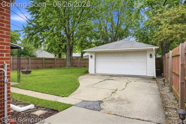 29710 Shackett Avenue, Madison Heights, MI 48071